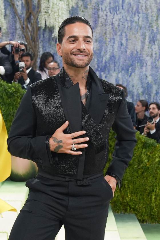 Maluma dice en la gala del Met que está "practicando bastante para tener más hijos"