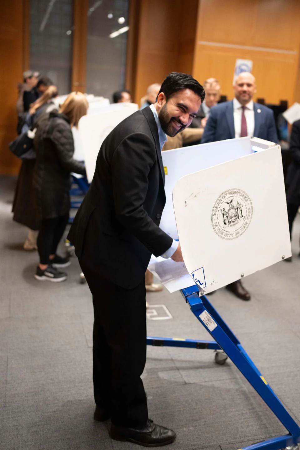 Mamdani vota de manera anticipada en Nueva York para las elecciones de medio mandato