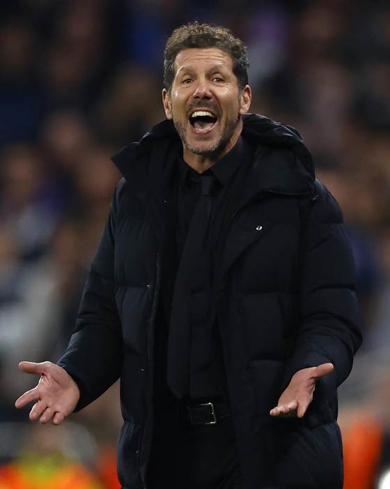 Simeone: "Intentaremos competir con el Barcelona que es el que mejor ataca en Europa"
