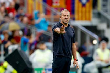 Flick confía en el once que goleó en Mestalla ante un renovado Levante