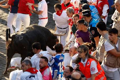 Dos corneados en el último encierro de los sanfermines, accidentado y peligroso