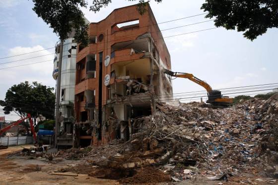 La ciudad colombiana de Cali inicia la demolición de edificios afectados por el terremoto