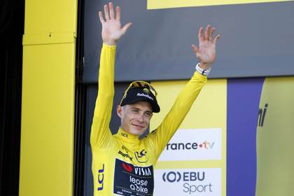 Vingegaard: "Estoy satisfecho por conservar el maillot amarillo"