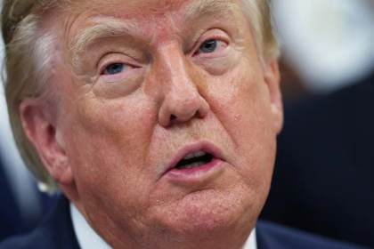 Trump y la prensa: vetos, restricciones y choques con los medios en EE.UU.