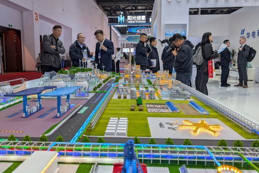 China exhibe en Pekín su músculo en renovables en plena volatilidad energética mundial