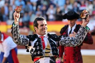 El español Emilio de Justo torea en la Monumental de Aguascalientes, en centro de México