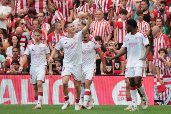 El técnico del Sevilla desvela la marcha del 'Oso' Martínez: "Es un palo"