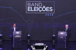 Lula y Flávio Bolsonaro chocan en debate por las sospechas de corrupción de sus entornos