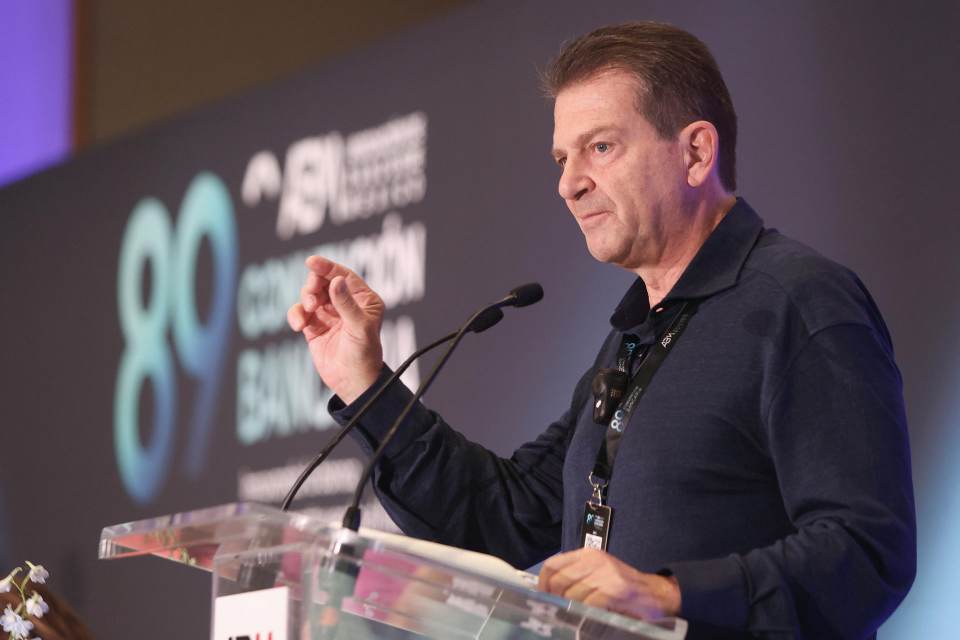 Banqueros advierten que la guerra en Irán frenará los recortes de tasas en México