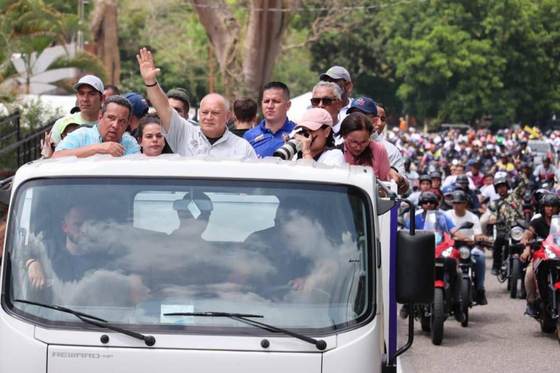 Cabello encabeza una caravana de motoristas para pedir el fin de las sanciones a Venezuela