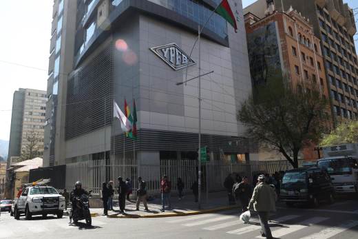 Gobierno de Bolivia interviene la estatal petrolera YPFB para transparentar operaciones