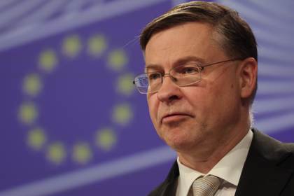 Bruselas eleva al 2,4 % el crecimiento del PIB en España este año, con la inflación al 3 %