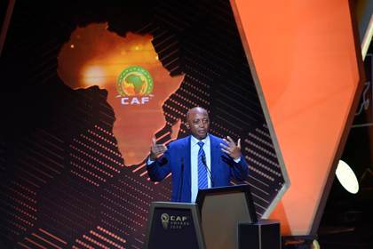 Motsepe pide superar incidentes de la CAN y priorizar el desarrollo del fútbol africano