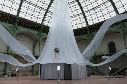 El Grand Palais de París expone el arte "monumental" de la multidisciplinar Laure Prouvost