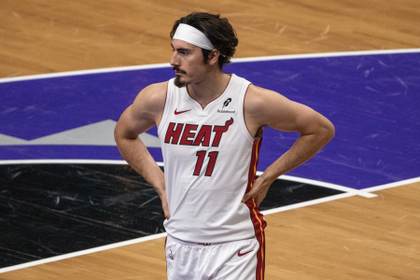 Jaime Jáquez Jr. expresa su satisfacción por la victoria de su hermana Gabriela con UCLA