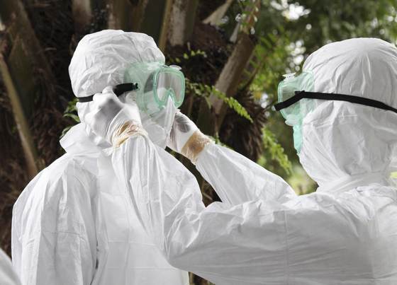 Ébola, claves de una crisis sanitaria que aún puede estar en "la punta del iceberg"
