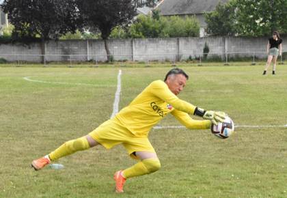 Ángel Mateos, el arquero que regresa a las canchas españolas a los 70 años