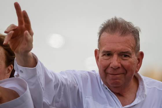 González Urrutia recibe atención médica por "dolencia en la cadera", informa su equipo