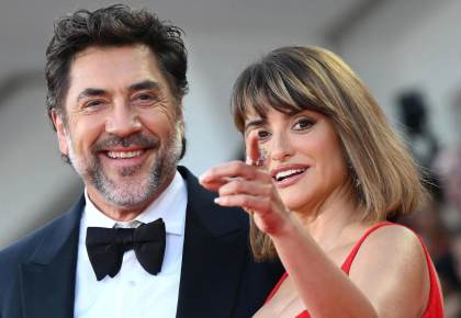 Penélope Cruz y Javier Bardem, aclamados en su regreso a la alfombra roja veneciana