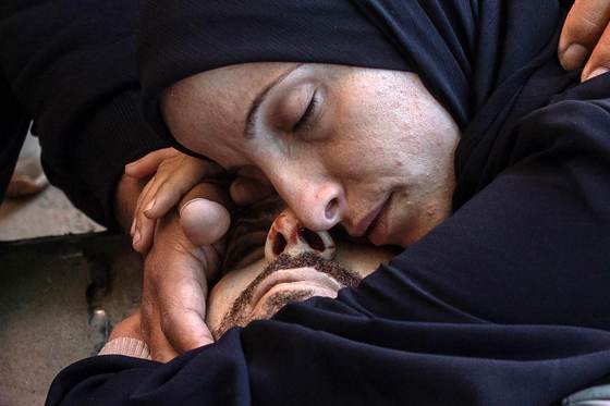 Gaza despide al reportero de Al Jazeera asesinado por Israel: "Su mensaje no se detendrá"