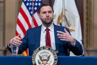 JD Vance sufre un revés con el fracaso de la negociación con Irán y la derrota de Orbán