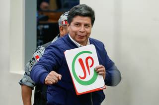 Polémica por posible liberación de Castillo crece en Perú antes de investidura de Fujimori