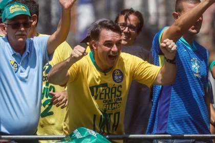 Flávio Bolsonaro recula y confirma su presencia en el debate del domingo con Lula