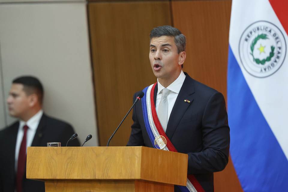 Peña hace autocrítica y tiende puentes para superar "divisiones" políticas en Paraguay