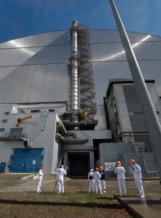 Envejecimiento de reactores y guerras: persisten riesgos tras Chernóbil, según los ecologistas