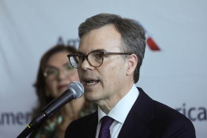 Gobierno encargado es el "socio" para revitalizar la economía de Venezuela, dice EE.UU.