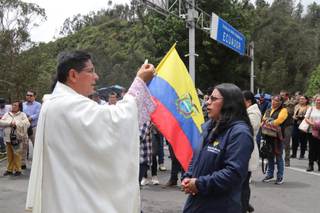 Misa en frontera entre Ecuador y Colombia implora diálogo para resolver guerra comercial