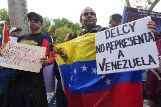 Opositores venezolanos protestan en rechazo a la participación de Delcy Rodríguez ante ONU