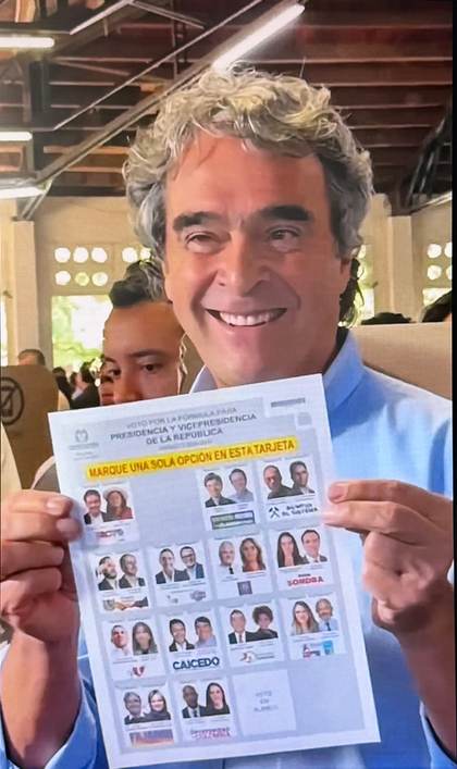 Centrista Fajardo dice que su millón de votos será "importante" para elección en Colombia