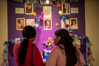 Una exposición en Ecuador recupera décadas de lucha y resistencia de mujeres en Guayaquil