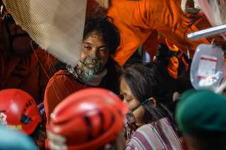 Un vagón solo para ellas: las 15 víctimas del letal choque de tren indonesio son mujeres