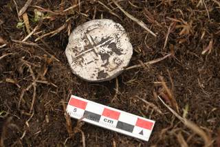 Hallan un "real de a ocho" que confirma la tragedia de Sarmiento de Gamboa y Puerto Hambre