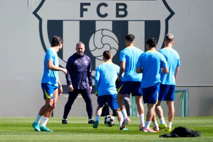 Flick aparca hablar sobre su renovación, pero desvela que se retirará en el Barça