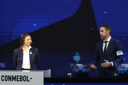 Uruguay "está capacitado para ser protagonista" del Mundial, dice Diego Godín