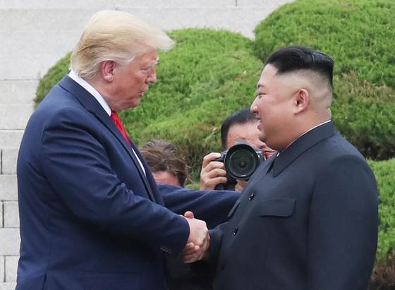 Trump afirma que se ha comunicado con Kim Jong-un y que tienen una "muy buena relación"
