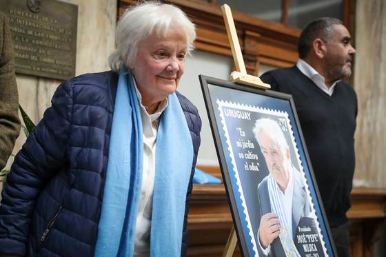Uruguay recuerda a Mujica con un sello que circulará "por los rincones más remotos"