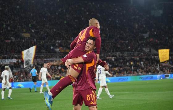 4-0. El Roma somete a De Gea