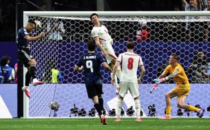 1-2. Argentina remonta, frustra a Inglaterra y se cita con España en la final