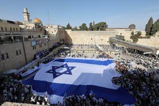 Dieciséis detenidos en otra Marcha de las Banderas de Jerusalén marcada por la violencia