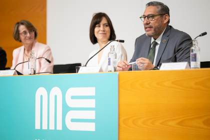 Ministra de Ciencia de España ensalza colaboración universidad para fortalecer democracia