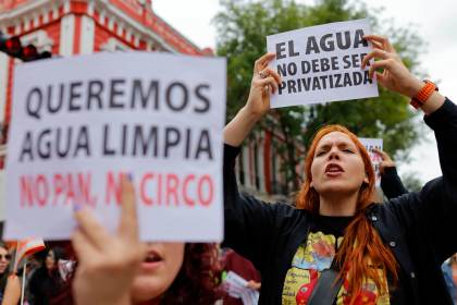 Habitantes del oeste de México alertan de agua contaminada durante el Agua KK Fest