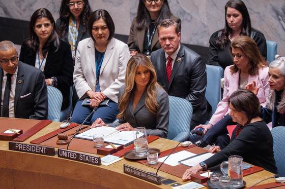 Melania Trump preside sesión sobre paz e infancia en ONU después de ataque de EEUU a Irán