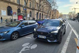 Los coches crecen 1,2 centímetros al año y dejan menos sitio para aparcar en las ciudades