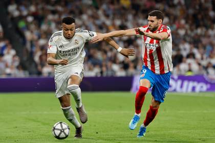 Lesión muscular de Abel Ruiz deja a Stuani y a Echeverri como solución de ataque en Girona