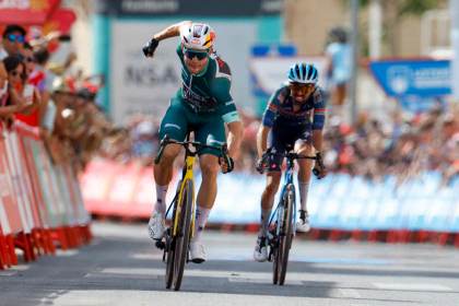 Van Aert impone la ley del clasicómano y Mas un día más de rojo
