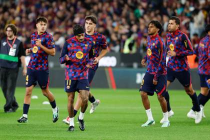 De Jong, Fariñas y Adeyemi, novedades azulgranas ante un Alavés con cinco cambios